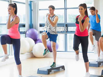 大腿內側贅肉如何減 每天3組高抬腿讓你遠離小粗腿
