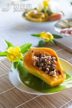 食品,旅遊目的地,盤子,早餐,吃_570285317_Breakfast with payapa with granola and chocolate_創意圖片_Getty Images China