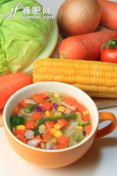 飲食,影棚拍攝,甘藍,胡蘿蔔,健康生活方式_498160961_Vegetable soup_創意圖片_Getty Images China